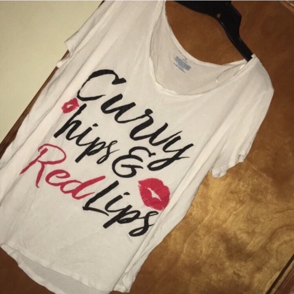 1X Curvy Hips & Red Lips Graphic Tee x Boutique+ - Picture 2 of 6